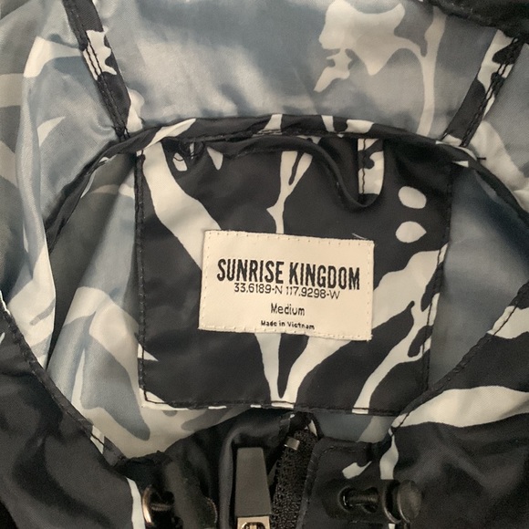 EUC windbreaker gray and black. Sunrise Kingdom, Zipper pockets, front zip - Picture 3 of 3